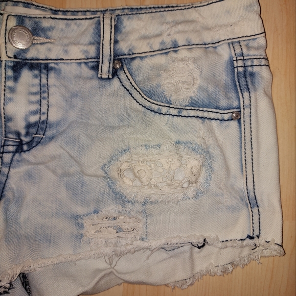 Almost Famous Distressed Shorts With Crochet Detail - Picture 2 of 7